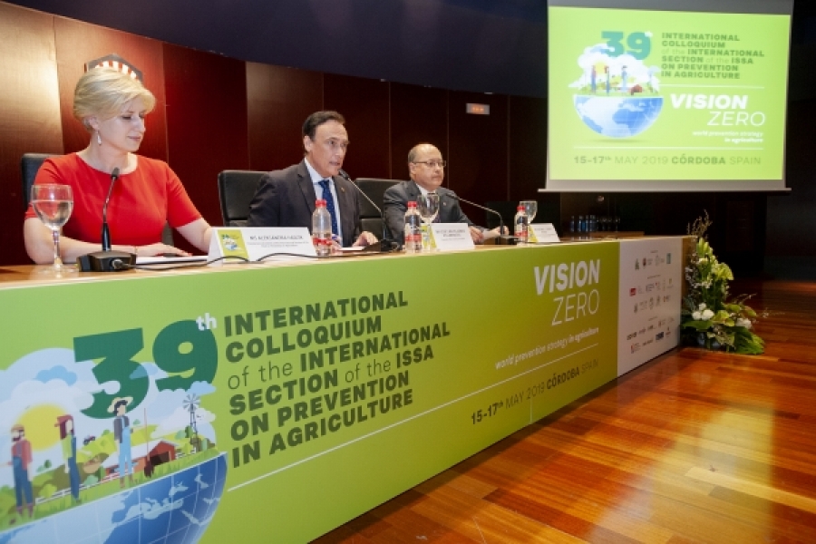 Investigadores del ceiA3 participan en un coloquio internacional para reducir a cero la siniestralidad en el sector agrario